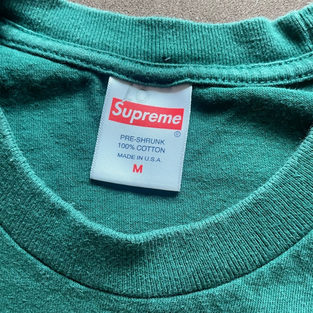SUPREME HARD GOODS TEE SIZE MEDIUM
